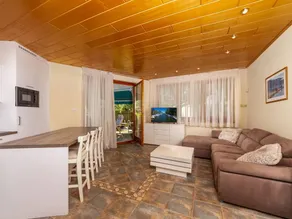 Charming flat with terrace, garden & barbecue - Image 3