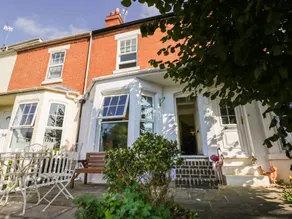 Cottage with terrace & garden - Image 2