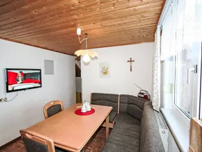 Apartment with garden - Image 3