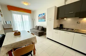 Merveilleux appartement de vacances adapté aux familles avec piscine | Vue nature - Image 2