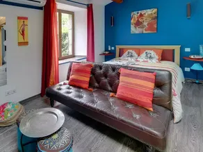 Guest Rooms – Château at lesoleilo. com with Shared Pool from 12/06 to 13/09/2026 - Image 2