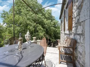Spacious house with pool, BBQ & terrace - Image 2