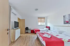 Lovely flat with terrace - Image 5