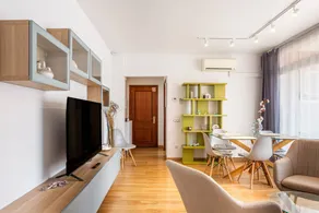 Apartment with terrace, garden & pool - Image 4