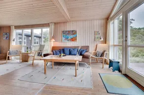 Holiday home with terrace - Image 4