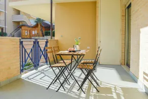 Apartamento con piscina, terraza y jardín | Vistas a la playa - Image 3