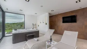 Wonderful holiday apartment with garden, BBQ & hot tub - Image 5