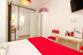 Dedicated room with terrace - Image 4