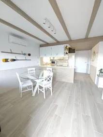 Flat with terrace - Image 4