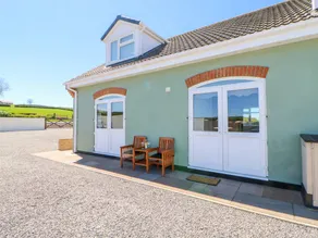 Cottage with garden & barbeque | Beach view - Image 2