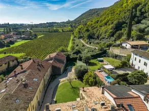 Holiday apartment with garden, terrace & pool - Image 4