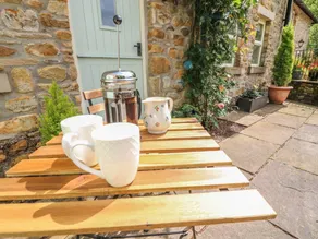 Beautiful cottage with garden - Image 4