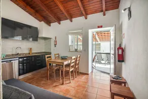 Villa with terrace & BBQ - Image 4