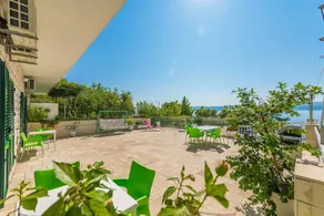 Holiday apartment with terrace, garden & fast internet | Beach view - Image 2