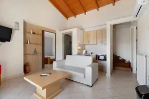 Charming apartment with garden, pool & terrace | Garden view | Dogs allowed - Image 3