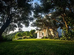 Holiday home with private pool, barbeque & terrace - Image 4