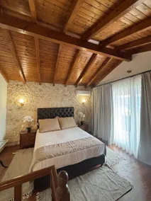 Holiday apartment with garden & terrace | Garden view - Image 3