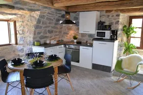 Loft Cocoon: Mountain View & Private Jacuzzi in Mostuéjouls - Image 4