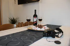 Appartement de vacances avec barbecue, terrasse et jardin | Vue sur l'eau - Image 4