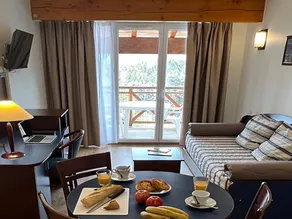 Lovely apartment with terrace & heated pool | Mountain view | Next to the ski | Pets allowed - Image 4