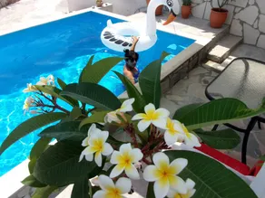 Family-friendly nice apartment with terrace & private pool | Mountain view | Close to the beach | Pets allowed - Image 2