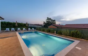 Moderne 4-SZ-Villa mit Pool und Sauna in Strandnähe - Image 3