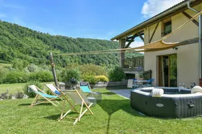 Child-friendly cottage with garden, hot tub & terrace | Mountain view | Good for workation - Image 2