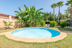 Villa with terrace, garden & private pool - Image 4