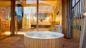 Holiday home with garden, hot tub & terrace - Image 5