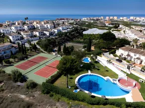 Gemütliches Ferienhaus mit Terrasse, Pool und Garten | Meerblick - Image 2