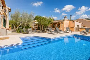 Holiday home with pool, garden & BBQ | Mountain view | Suitable for remote work - Image 4