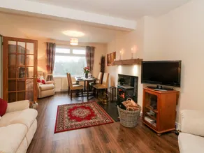 Cottage with garden - Image 4