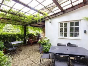 Family-friendly cottage with garden - Image 2