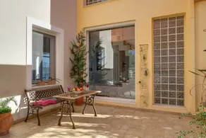 Fully equipped villa with garden, terrace & private pool - Image 5