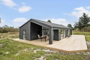 Holiday home with barbeque, jacuzzi & terrace - Image 3