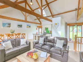 Family-friendly cottage with BBQ, garden & pool - Image 4