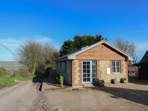 Cottage with hot tub & garden | Beach view - Image 2