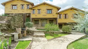 Holiday home with garden, pool & barbeque - Image 2