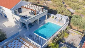 Modern and elegant villa situated in Pitve on the island of Hvar - Image 2