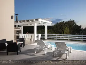 Ferienhaus mit Garten, privatem Pool und Terrasse - Image 4