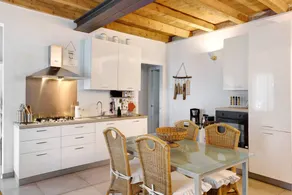 Apartment 'Les Amis' with Private Garden, Wi-Fi and Air Conditioning - Image 5