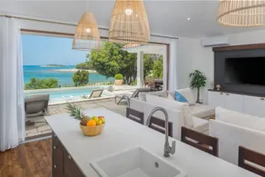 Villa Porto Bus Beachside by Villas Guide - Image 3