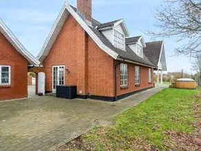 Holiday home with BBQ, private pool & hot tub - Image 2