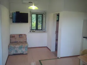 Apartment with barbeque & garden - Image 3