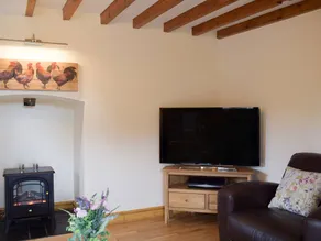 Family-oriented charming cottage with barbecue & garden - Image 3