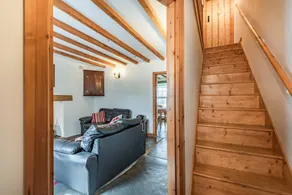 Family-oriented cottage with garden - Image 3