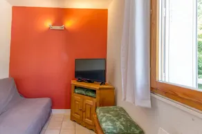 Apartment with garden & BBQ | Mountain view - Image 3