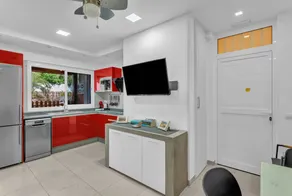 Apartment with pool & garden - Image 5