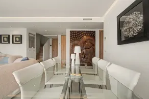 Beautiful House in Emerald Green - Image 3