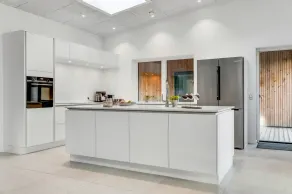 Holiday home with barbecue & terrace | Lake view - Image 4